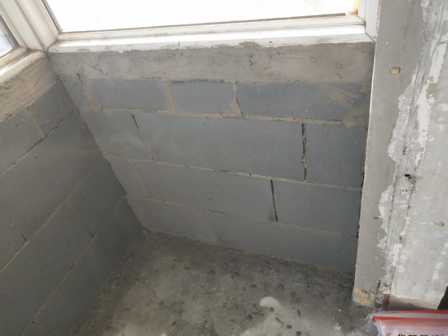 西罗园西京小区新建墙体施工