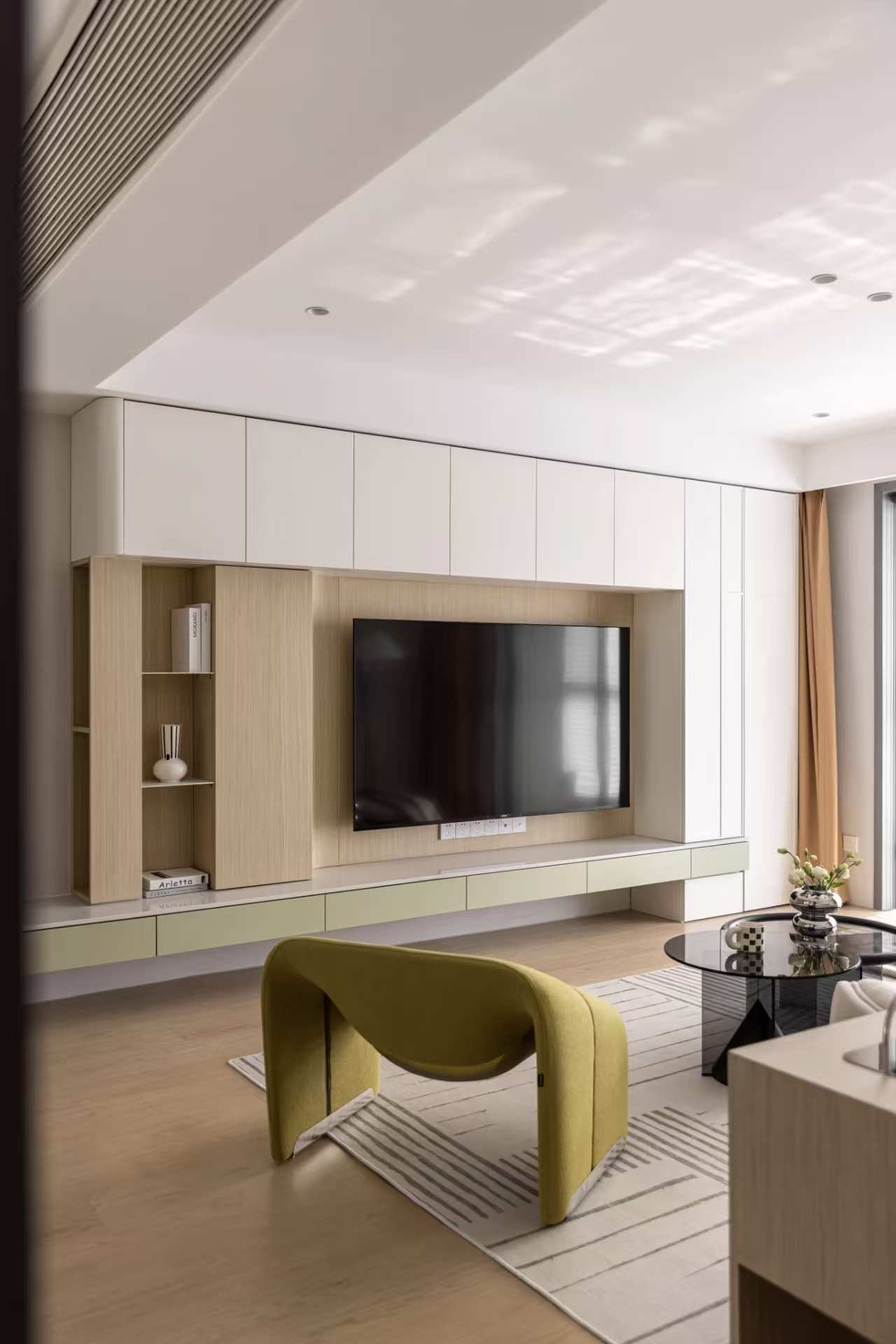 治愈感拉满！107㎡两室，浅草绿配趣味黄玩转高级浪漫