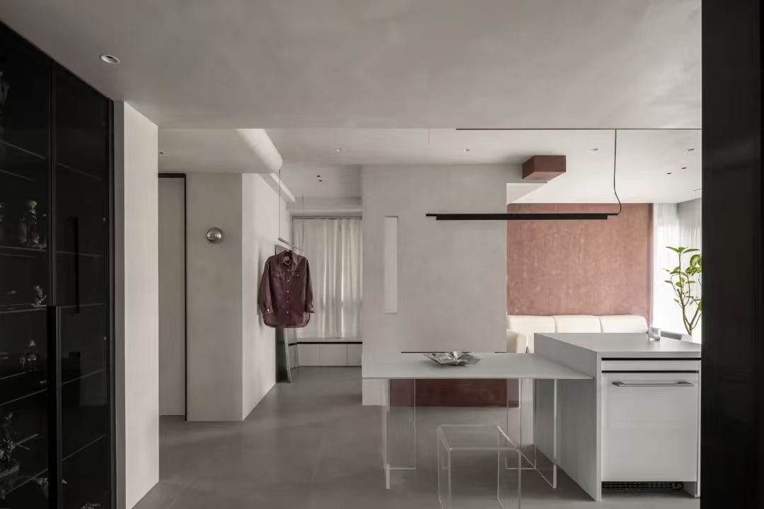 89㎡三居靠光影 + 透视，装出大平层